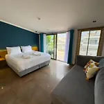 Nakas Hotel *