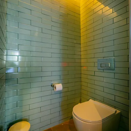 Nakas Hotell *